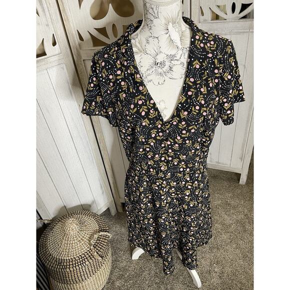Modcloth Midi Floral Short Sleeve Dress Cottage Core Deep V Size 12 Black Pink - Picture 1 of 6